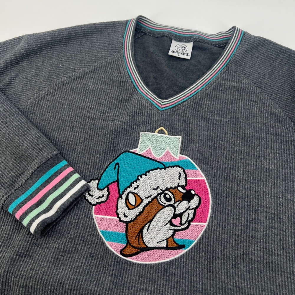 Buc-ee's Christmas Beaver Ornament V-Neck Waffle Knit Sweatshirt‎ Gray Large